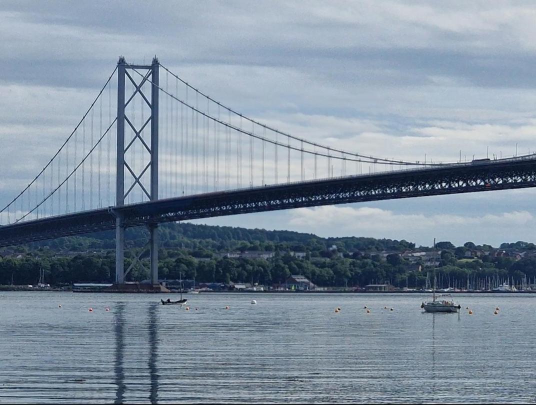 노스퀸스페리 Three Bridges Waterfront 빌라 외부 사진
